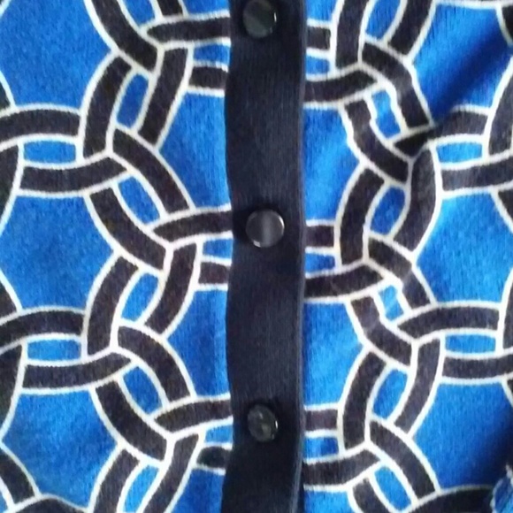 ❤Host Pick❤ Crown & Ivy Geometric Cardigan - Picture 3 of 8